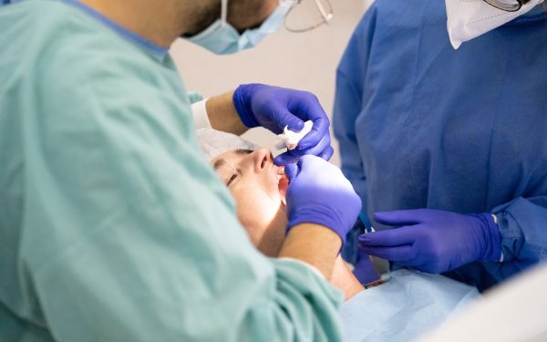Tragedie după o operație în Turcia: Un bărbat s-a sinucis după stomatologie