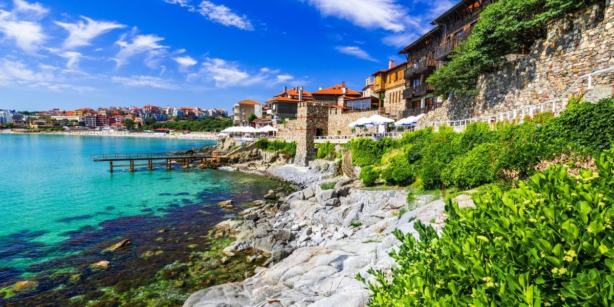 Destinația-minune ca o Amalfi, dar mai ieftină! E aproape de România