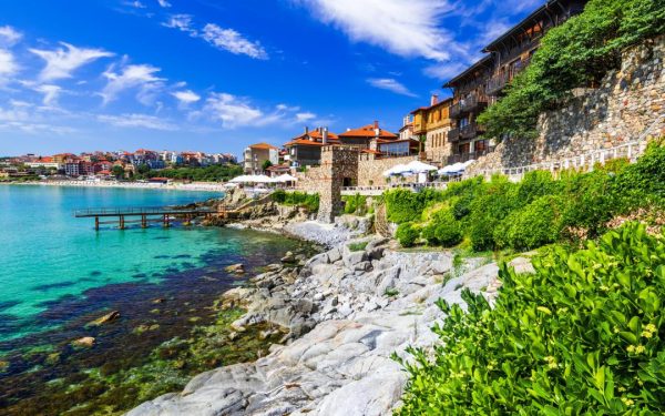 Destinația-minune ca o Amalfi, dar mai ieftină! E aproape de România