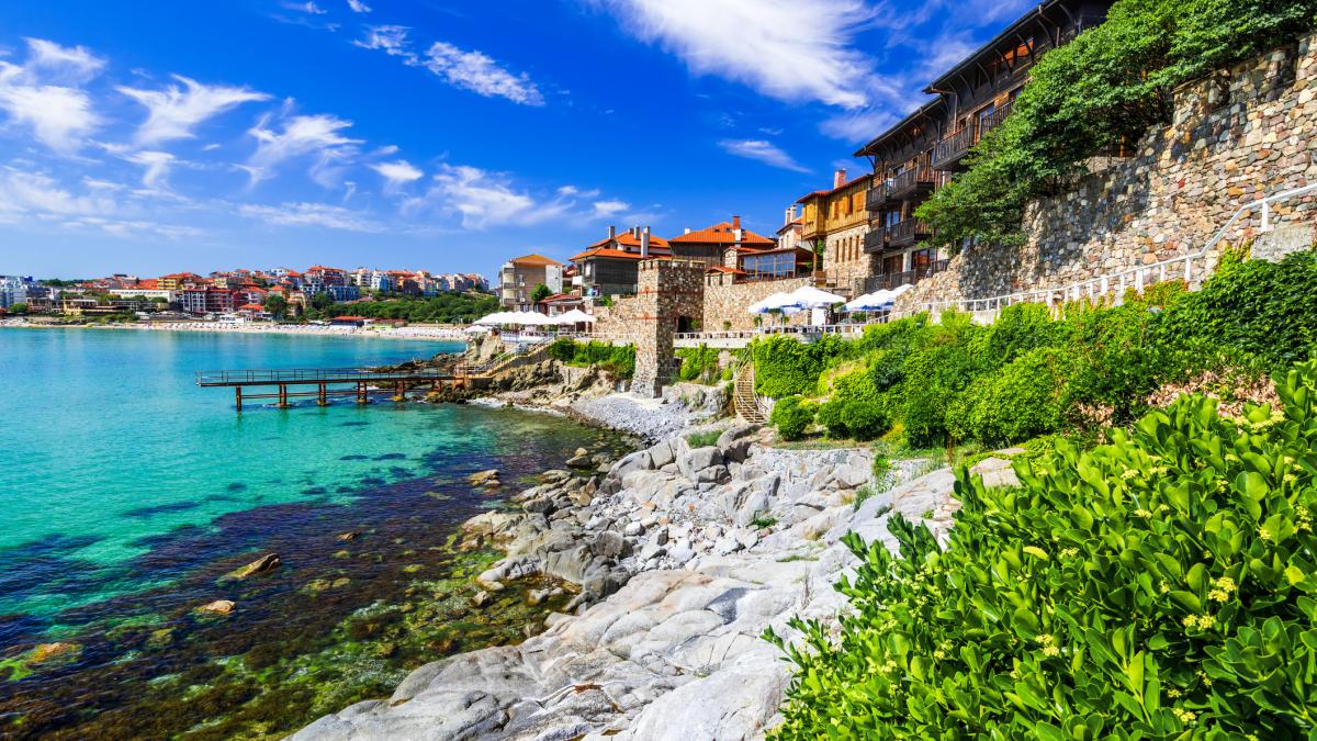 Destinația-minune ca o Amalfi, dar mai ieftină! E aproape de România