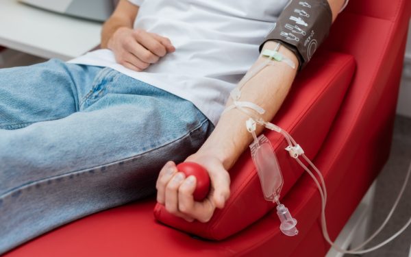 Doar 1,7% din români donează sânge: Beneficii în 2026 și cine poate ajuta