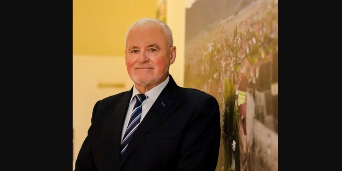 Fostul primar din Ghimbav, condamnat la 10 ani de închisoare: „Afaceri” cu stâlpi și leagăne