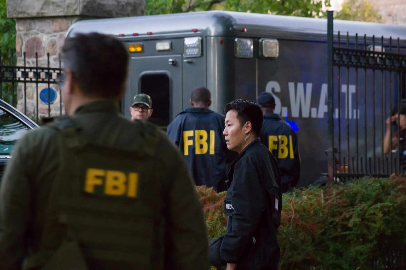 FBI și SRI, ÎMPREUNĂ ÎN DESTRUCTURAREA UNUI ATAC CIBERNETIC AL GRU O operațiune amplă, coordonată de FBI și implicând autorități din 15 state, inclusiv Serviciul Român de Informații, a dus la destructurarea unui atac informatic prelungit, orchestrat de GRU, serviciul de informații al armatei ruse