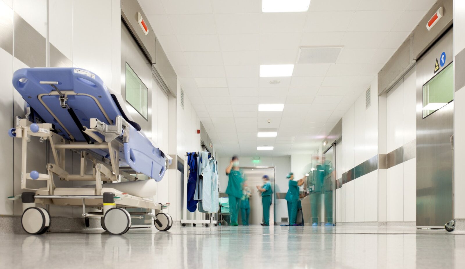 Interdicția plecării medicilor din timpul programului, stipulată clar în noul regulament București – Medicii angajați la spitalele publice nu vor mai putea părăsi locul de muncă în timpul programului, conform unei prevederi explicite din noul Regulament privind timpul de muncă, organizarea şi efectuarea gărzilor în unitățile publice din sectorul sanitar