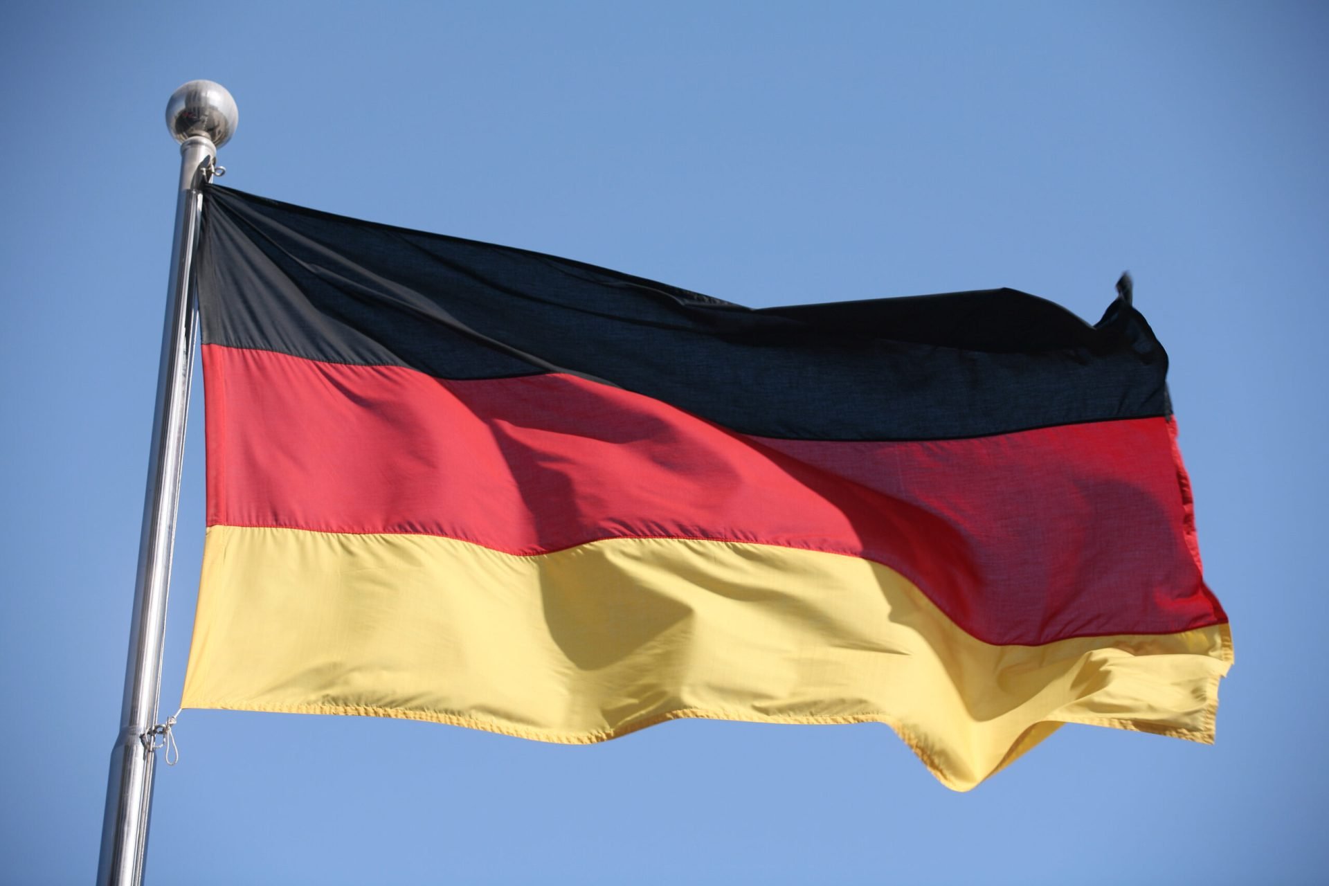 Tinerii germani vor putea în continuare să călătorească în străinătate fără restricții, în ciuda noii legi a serviciului militar din Germania, a anunțat recent Ministerul Apărării