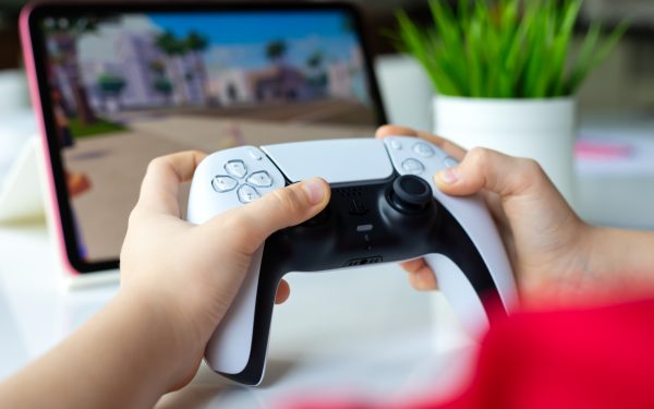 Platformă de gaming, asalt cu AI: Noile unelte promit jocuri inovatoare