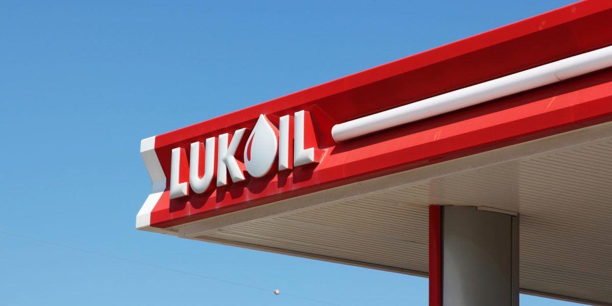 Americanii prelungesc derogarea Lukoil: Peste 300 de benzinării, sub lupa în România