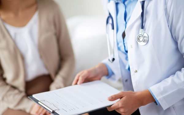 USR cere aprobare obligatorie pentru panourile cu sfaturi medicale