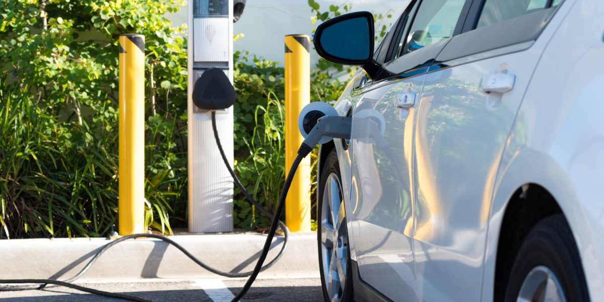 Explozie pe piața auto: Electricele, la mare căutare în Europa, din cauza benzinei