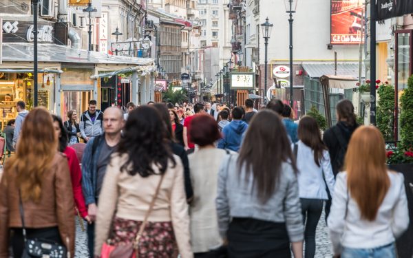 Criza politică lovește portofelul românilor? Economiștii trag semnale de alarmă
