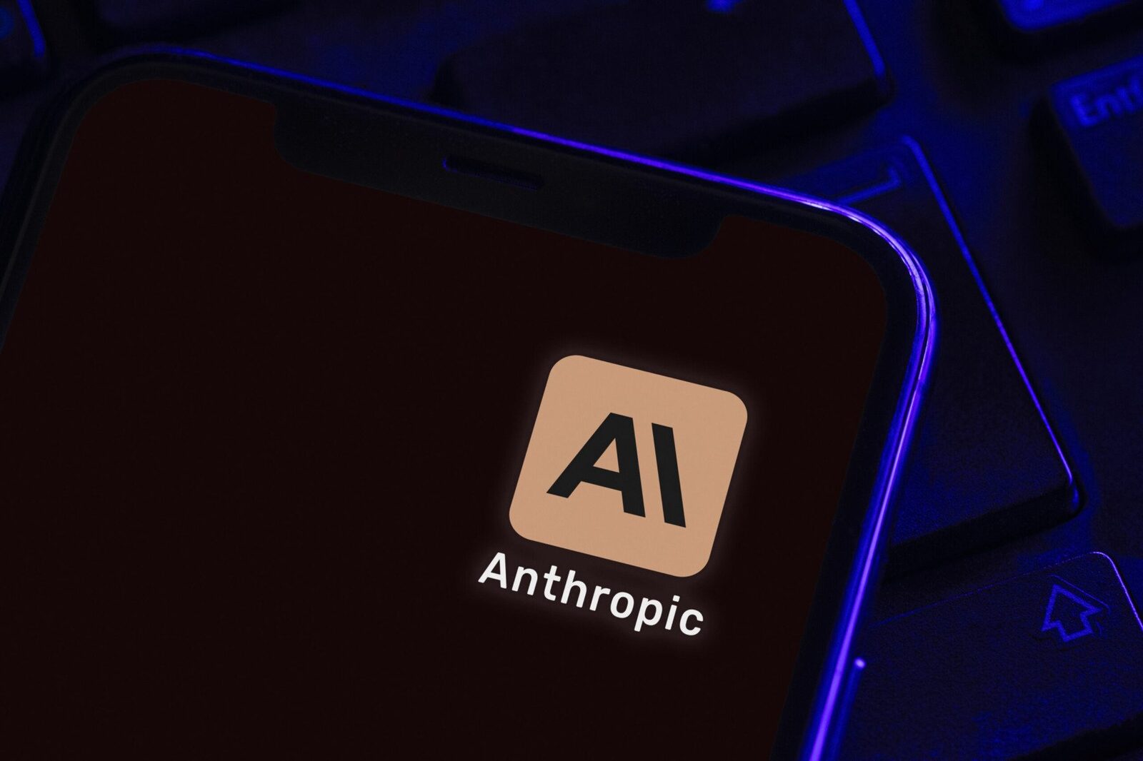Anthropic, asaltul IA: Cum încearcă gigantul tehnologiei să cucerească opinia publică
