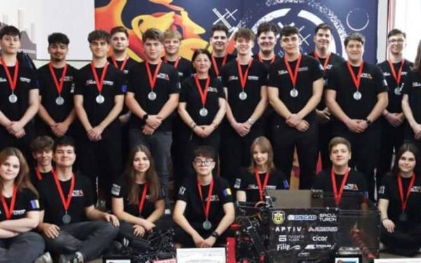 Roboții de la Informatică Arad, la mondialul din SUA. Au nevoie de 10.000$