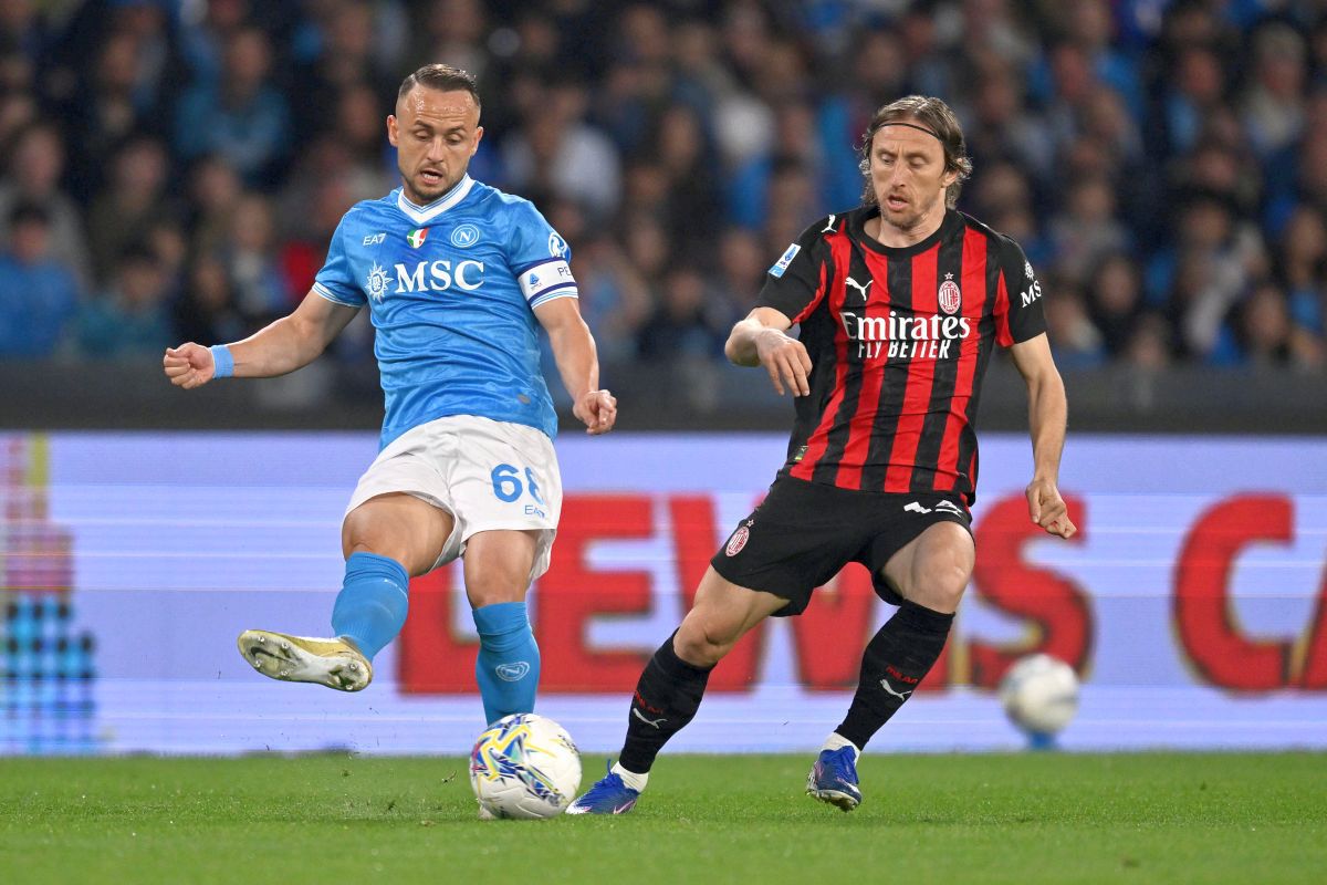 Napoli a reușit o victorie importantă la limită, scor 1-0, împotriva AC Milan în etapa 31 din Serie A, pe stadionul „Diego Maradona”