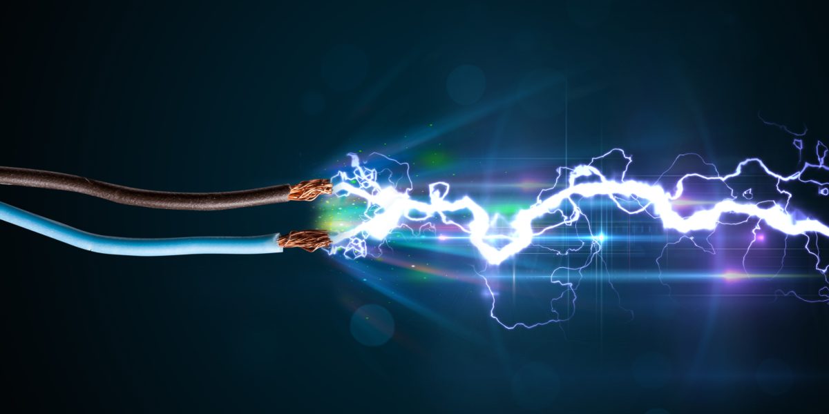 Electricitatea, record în 2025: EV-urile și centrele de date, motoarele creșterii