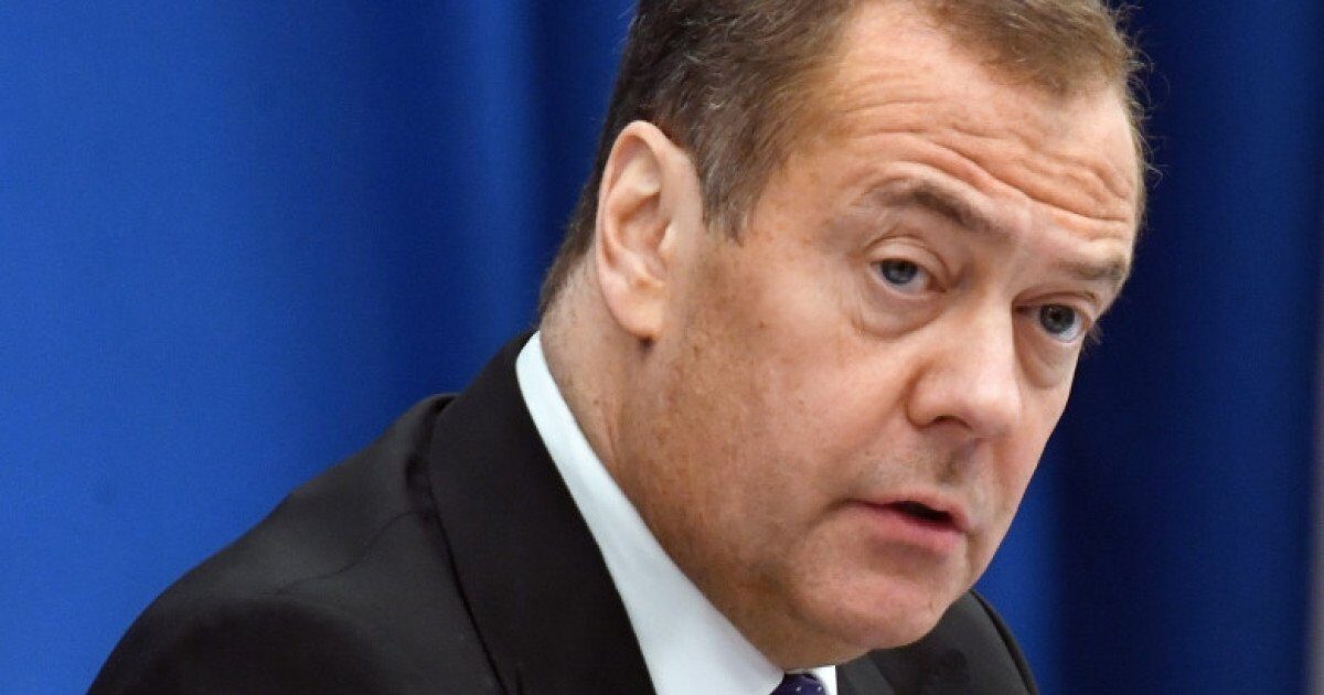 Medvedev, numit șef peste manualele școlare rusești: Ce se ascunde?