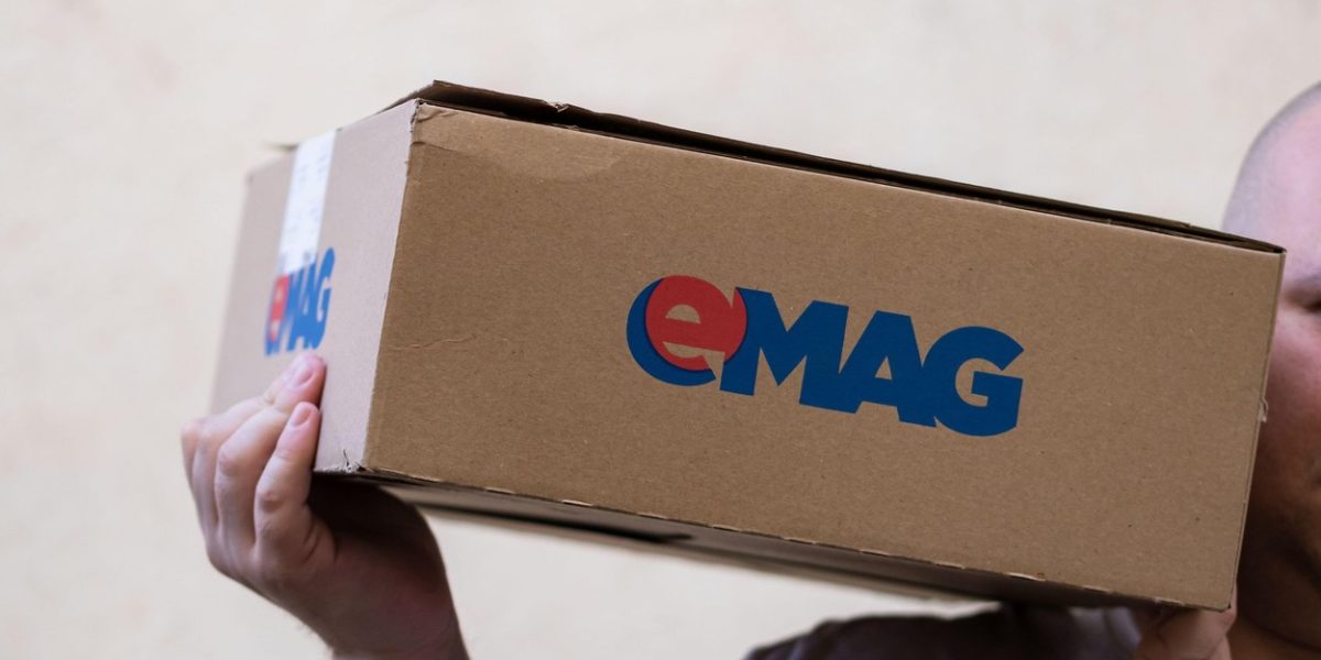 Gigantul online introduce taxă SUBITĂ pentru clienți