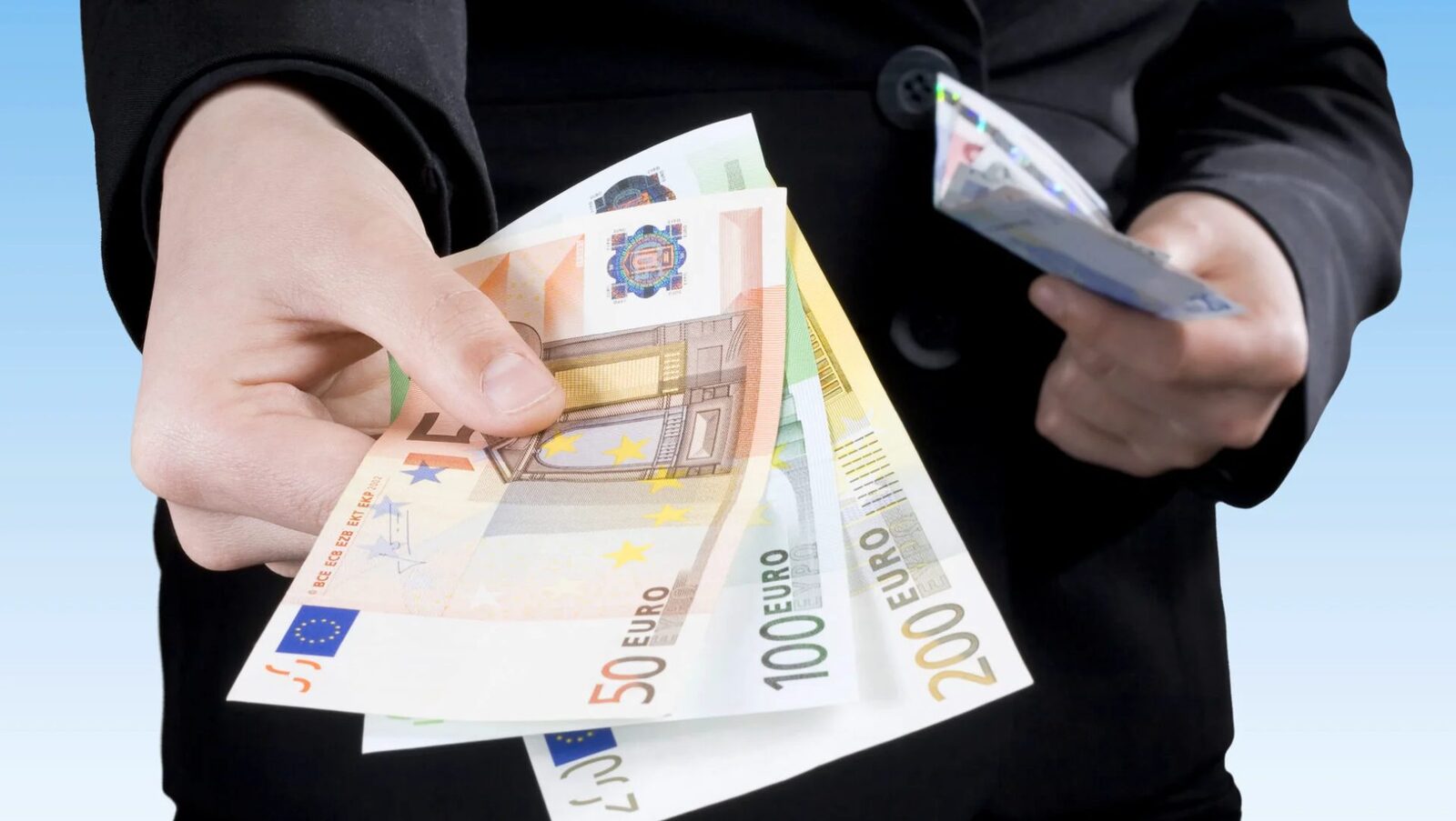 Germania: Schimbare majoră privind plățile. Se renunță la numerar prin lege?
