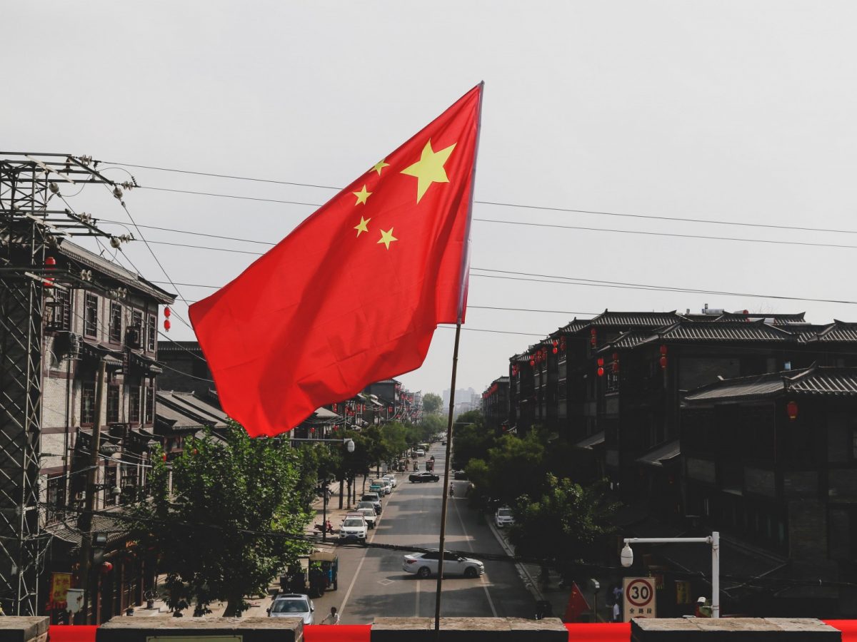 Președintele Chinei, Xi Jinping, a subliniat necesitatea accelerării planificării și construcției unui nou sistem energetic pentru a garanta securitatea energetică a țării, o reacție directă la șocurile globale produse de războiul din Iran și de creșterea instabilității pe piețele internaționale de energie