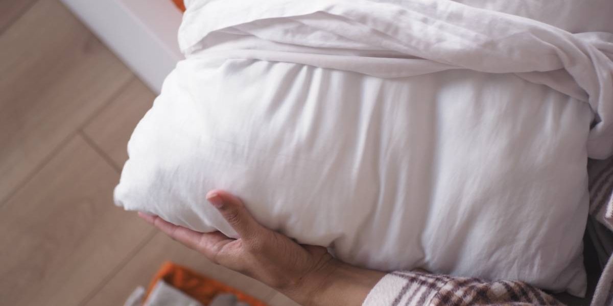 Cât de des schimbi fața de pernă? Greșeala banală care-ți pune sănătatea-n pericol!