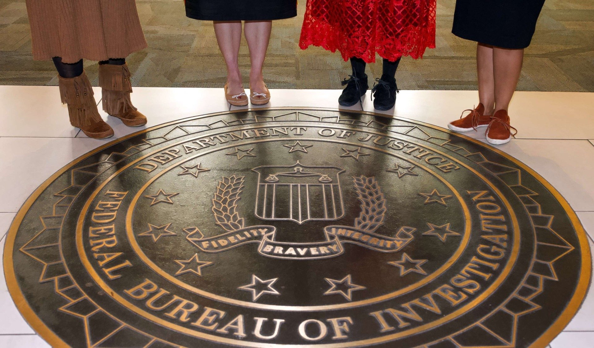 FBI Avertizează Statele Unite de Amenințări Iraniane, Casa Albă Minimizează Riscul Biroul Federal de Investigații (FBI) a emis o avertizare către autoritățile de aplicare a legii la nivel statal și local din Statele Unite, atenționând asupra unei posibile amenințări crescute din partea guvernului iranian