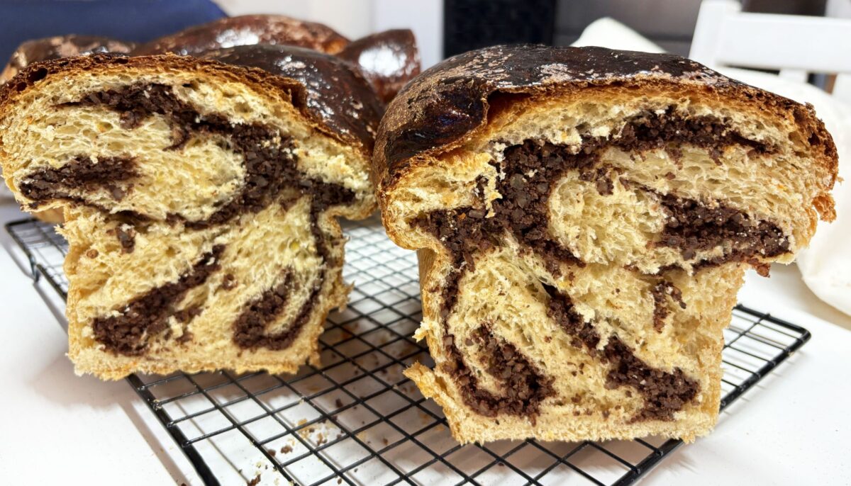 O felie de cozonac perfect, care se rupe în fâșii, este visul oricărei gospodine