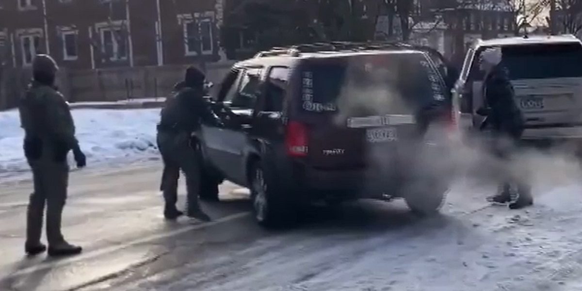 Șeful ICE, implicat în politica lui Donald Trump, pleacă la finalul lui mai