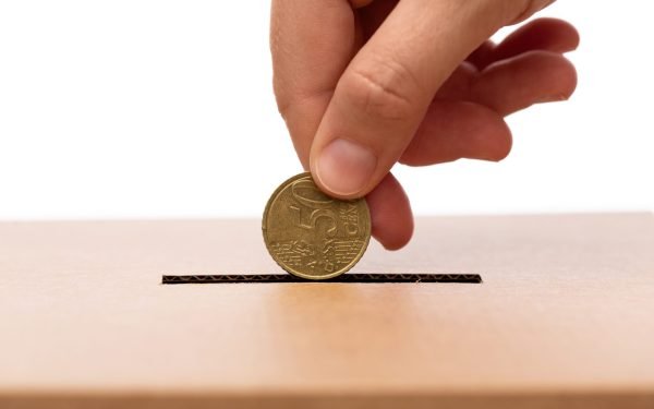 Ce spun experții tinerilor dependenți financiar de părinți? Sfaturi utile