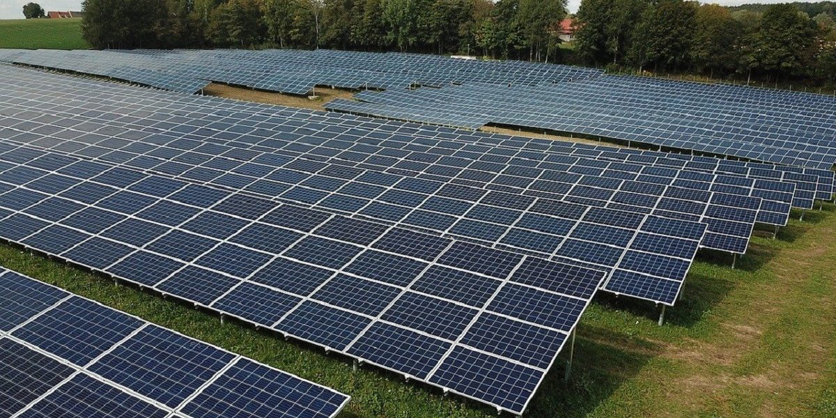 Energie verde la Mărășești: Primăria și școlile, alimentate de panouri fotovoltaice