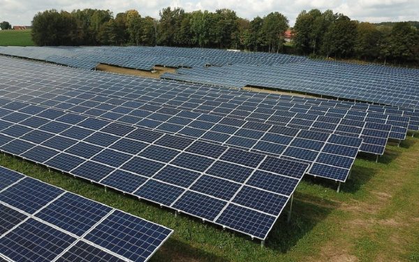 Energie verde la Mărășești: Primăria și școlile, alimentate de panouri fotovoltaice
