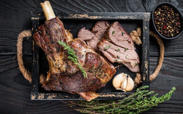 Ce ingrediente fac din friptura de miel un deliciu: rețeta secretă