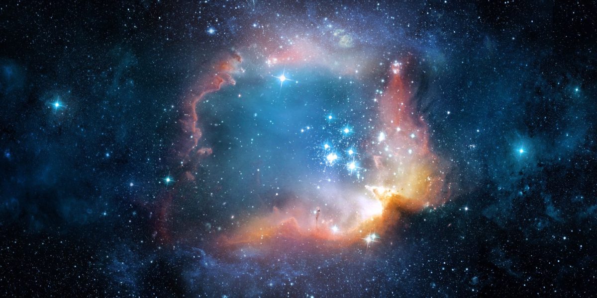 Crucea Einstein dezvăluie o galaxie tânără cu stele bătrâne