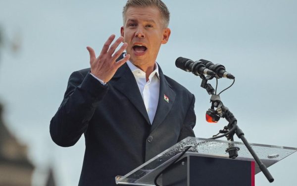 Simion, dansând pe morminte, trădează interesele ungurești, acuză Magyar