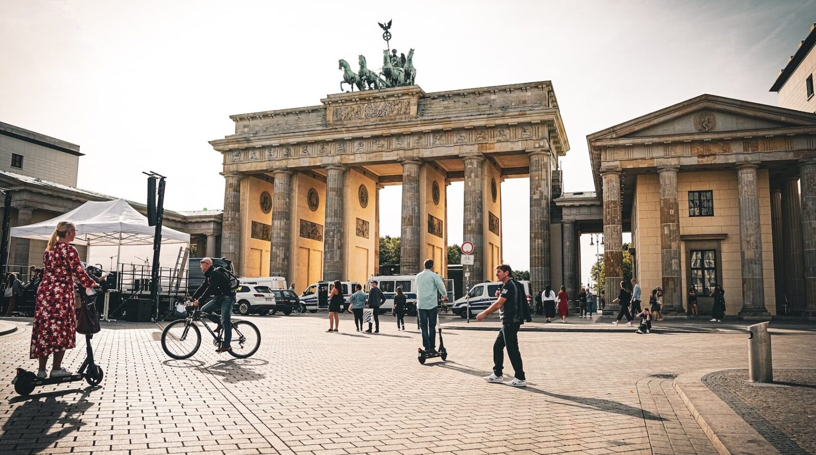 Berlin: Turiștii, plătiți să strângă gunoi. O nouă măsură, spre o curățenie ca-n Elveția?