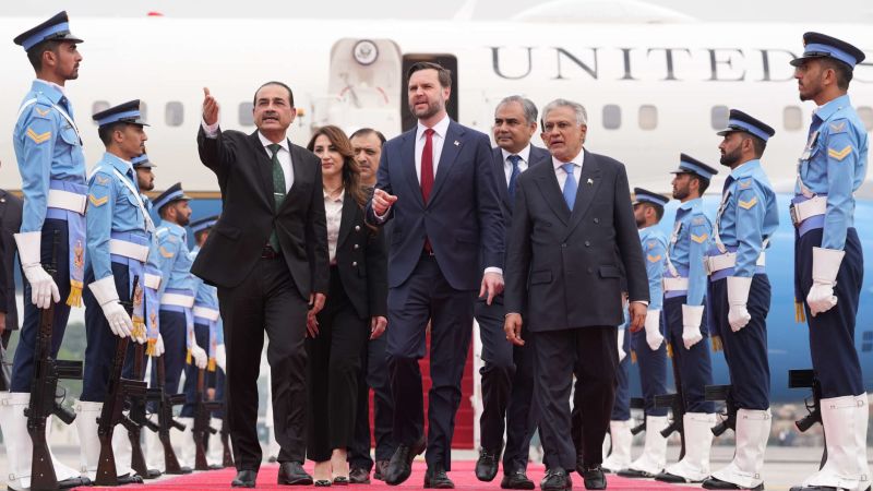 Iran: Negocieri cruciale în Pakistan, cu oficiali și Vance, pe fondul războiului