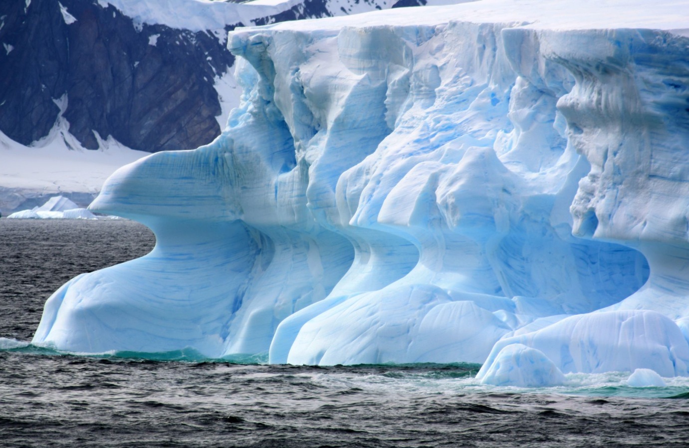 dezghețul din Arctica eliberează carbon vechi de mii de ani