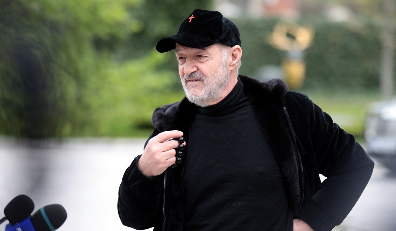 Gigi Becali se află într-o poziție dificilă în încercarea de a-i păstra pe Mirel Rădoi la FCSB pentru sezonul următor