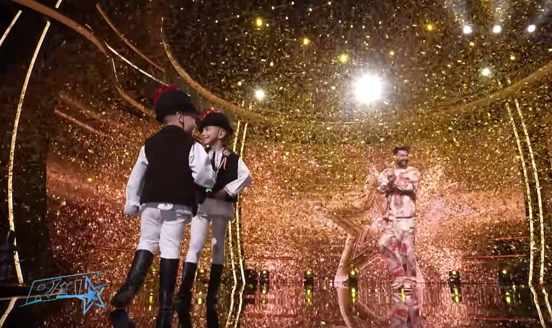 Golden Buzz pentru frații din Alba care au fermecat cu un dans popular în „Românii au talent”