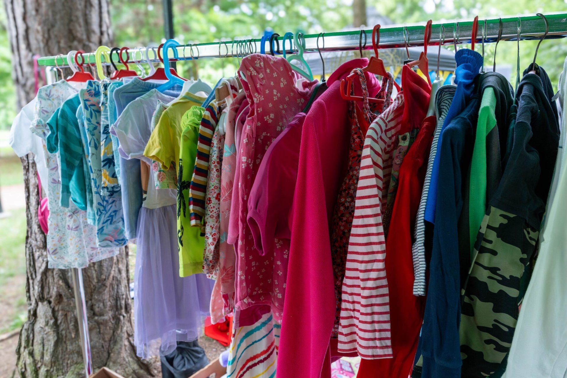 Hainele pentru copii pot conține niveluri periculoase de plumb, conform unor studii recente, iar această problemă rămâne adesea necunoscută pentru mulți părinți