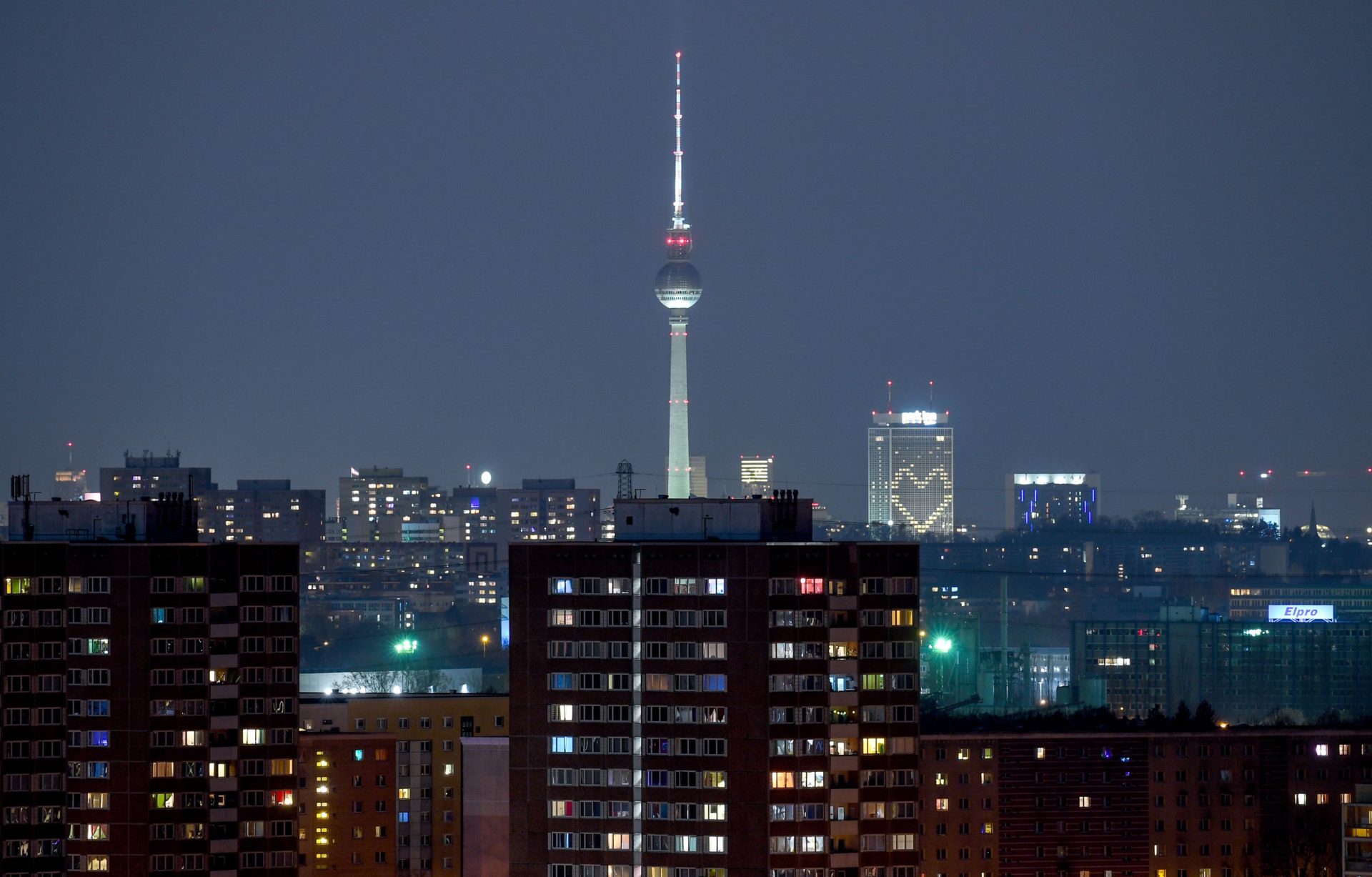 Lupta pentru viitorul Berlinului: ideea restricționării traficului din centru a provocat controverse acute Decizia de a restricționa accesul mașinilor în zona centrală a Berlinului a aprins dezbateri aprinse printre locuitori, oficiali și reprezentanți ai industriei auto