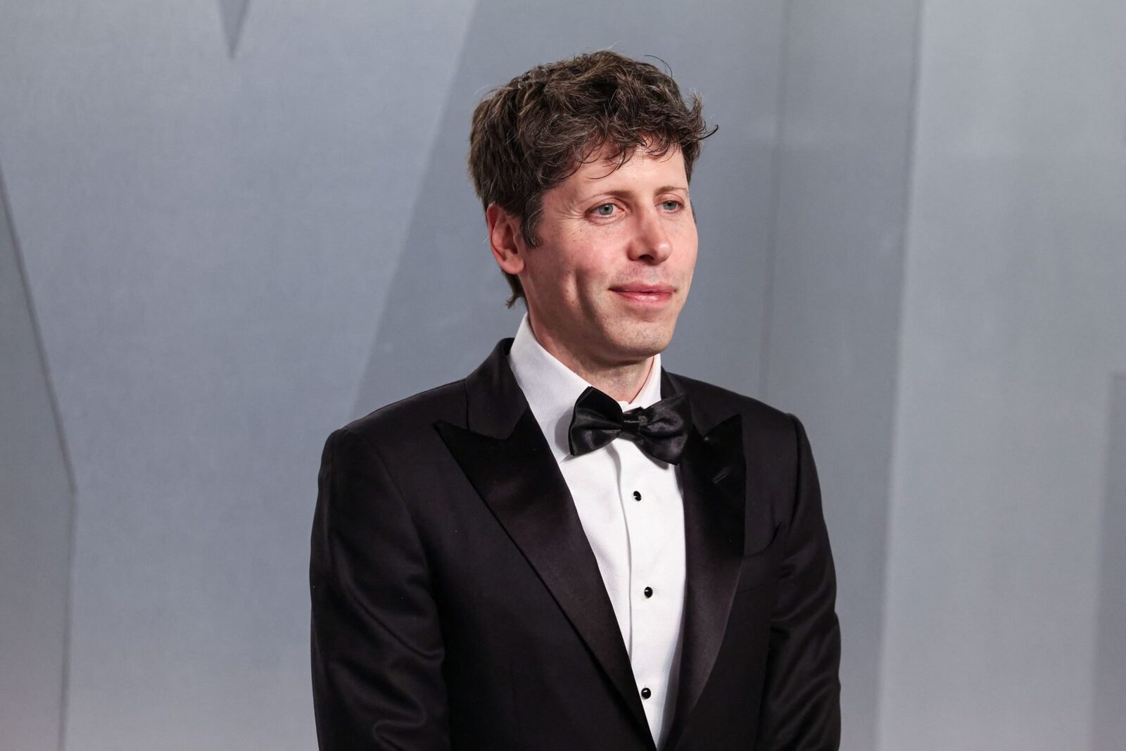 Declinul OpenAI? Investitorii pun sub semnul întrebării direcția Sam Altman în lupta cu Anthropic