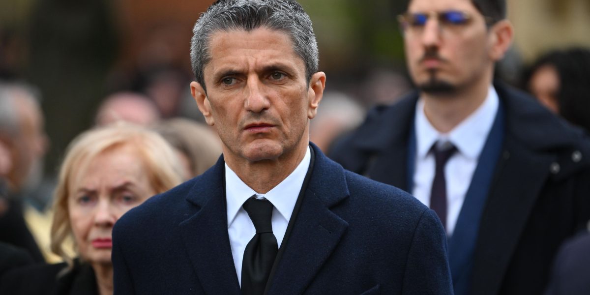 Răzvan Lucescu, sfâșiat de durere: Cuvintele rostite la înmormântarea lui Mircea Lucescu