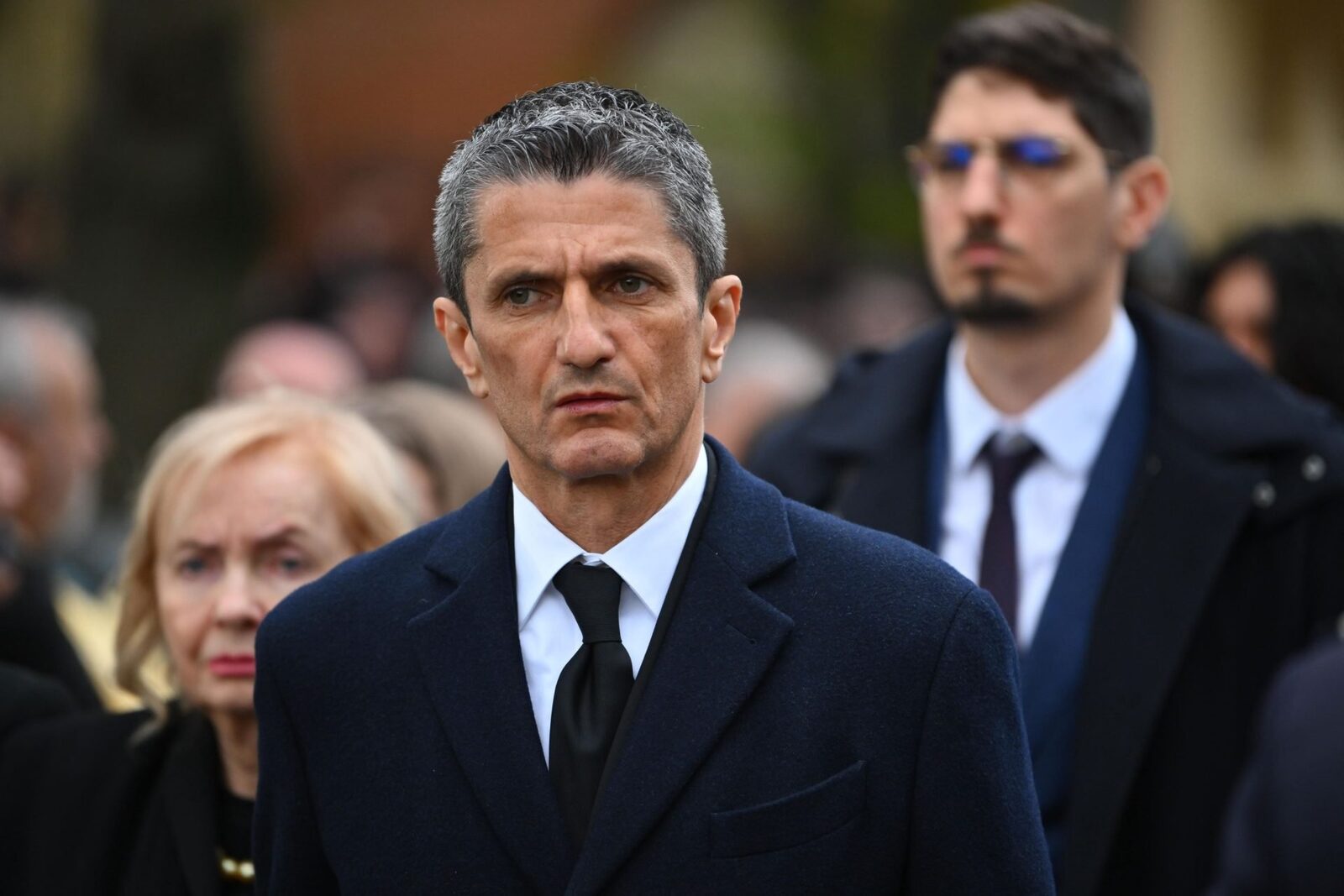 Răzvan Lucescu, sfâșiat de durere: Cuvintele rostite la înmormântarea lui Mircea Lucescu