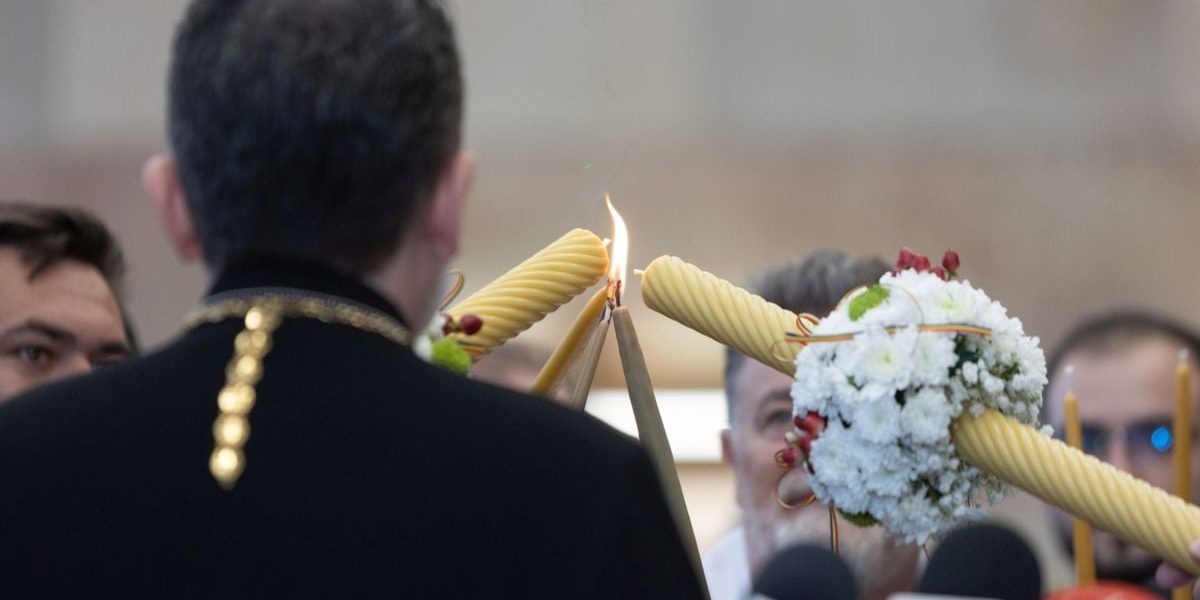 Lumina Sfântă, transportată în România: Detalii despre cele patru avioane private