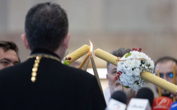 Lumina Sfântă, transportată în România: Detalii despre cele patru avioane private