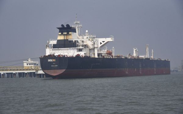 Petrolul stă pe loc: 20.000 de marinari blocați după blocarea Strâmtorii Ormuz