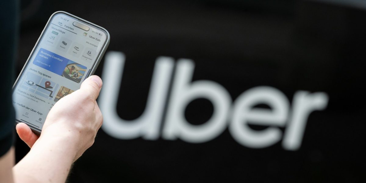 Uber bagă peste 10 miliarde de dolari în taxiuri fără șofer