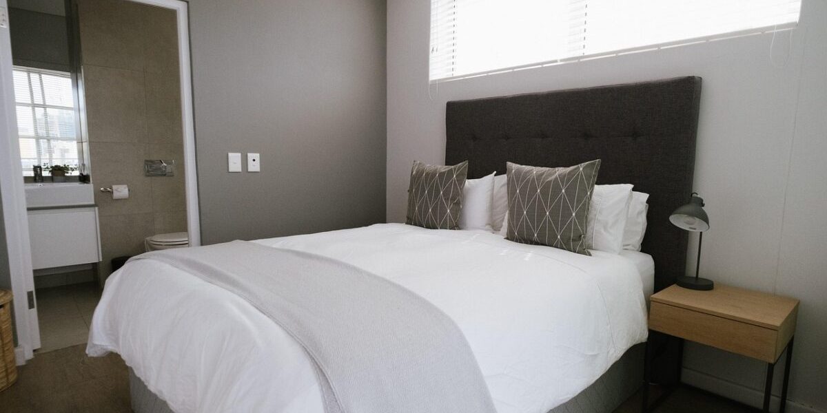 U.E. elimină un element obișnuit din hoteluri. Ce dispare din camere