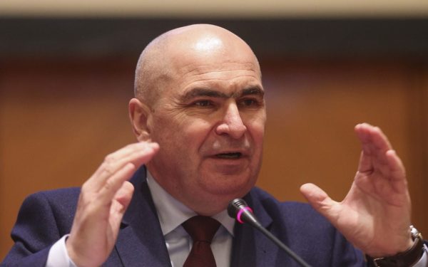 Consilier BNR, apărare vehementă pentru Bolojan: „Ilie sărăcie”, nedrept