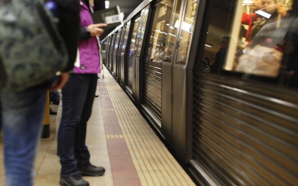 Prăbușire la metrou: Tavanul a cedat între două stații, circulație blocată
