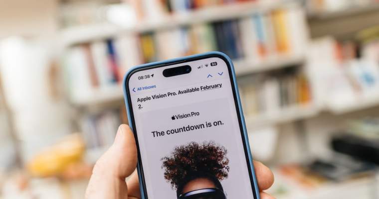 Primele generații de produse tech, precum telefoanele pliabile, smartphone-urile sau laptopurile, sunt adesea marcate de limitări și probleme care le fac mai dificil de recomandat pentru utilizarea cotidiană